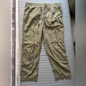 GAP Women's Olive Cropped Pants